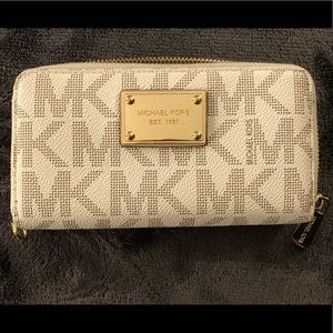 Michael Kors Jet Set Vanilla Wallet